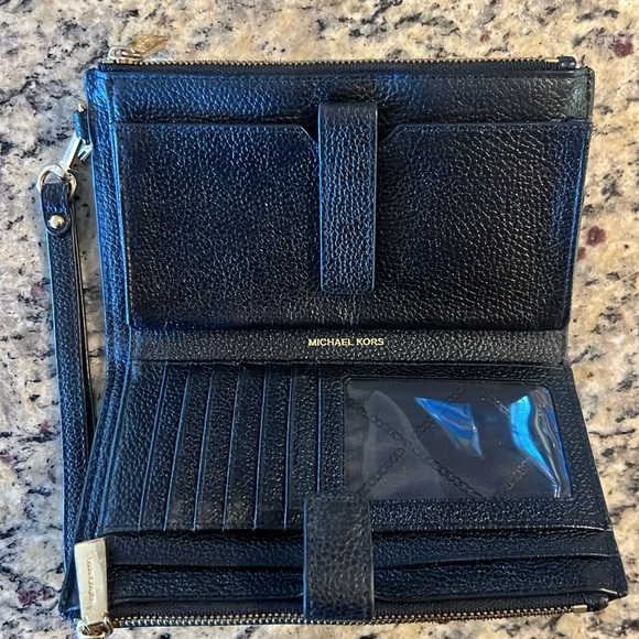 Michael Kors wallet/wristlet, full leather, black and gold - Picture 2 of 6